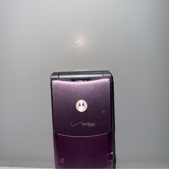 Motorola RAZR V3 Pink-Verizon w/Charger Turns On“UNTESTED” Buy As Is Read Below - Picture 3 of 14